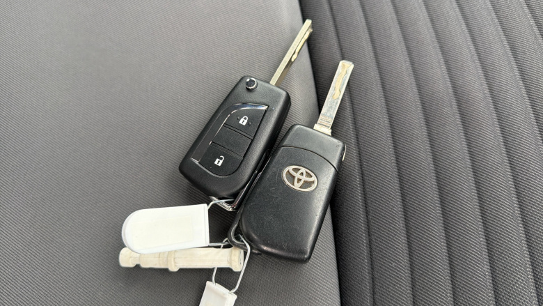 Toyota Yaris 1.5 VVT-i Icon Tech 5dr Petrol Hatchback